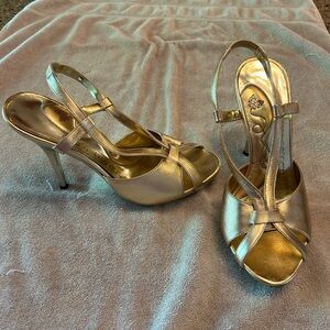 Jessica Bennett gold heeled sandals size 9. New without tags.